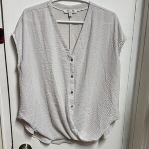 She + Sky Women's Cream Button-Down Blouse